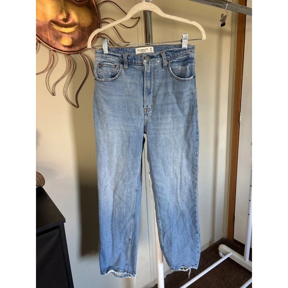 Abercrombie and Fitch the ankle straight ultra high-rise size 28/6R